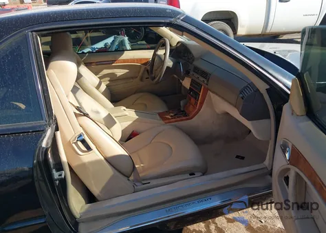 2000 Mercedes-Benz Sl 500 z USA, uszkodzony, nr VIN WDBFA68F8YF193752